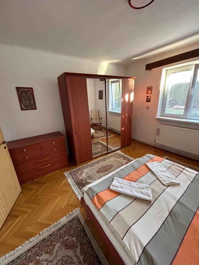 Casa Bunicilor Villa Colonia Sase Martie Eksteriør bilde