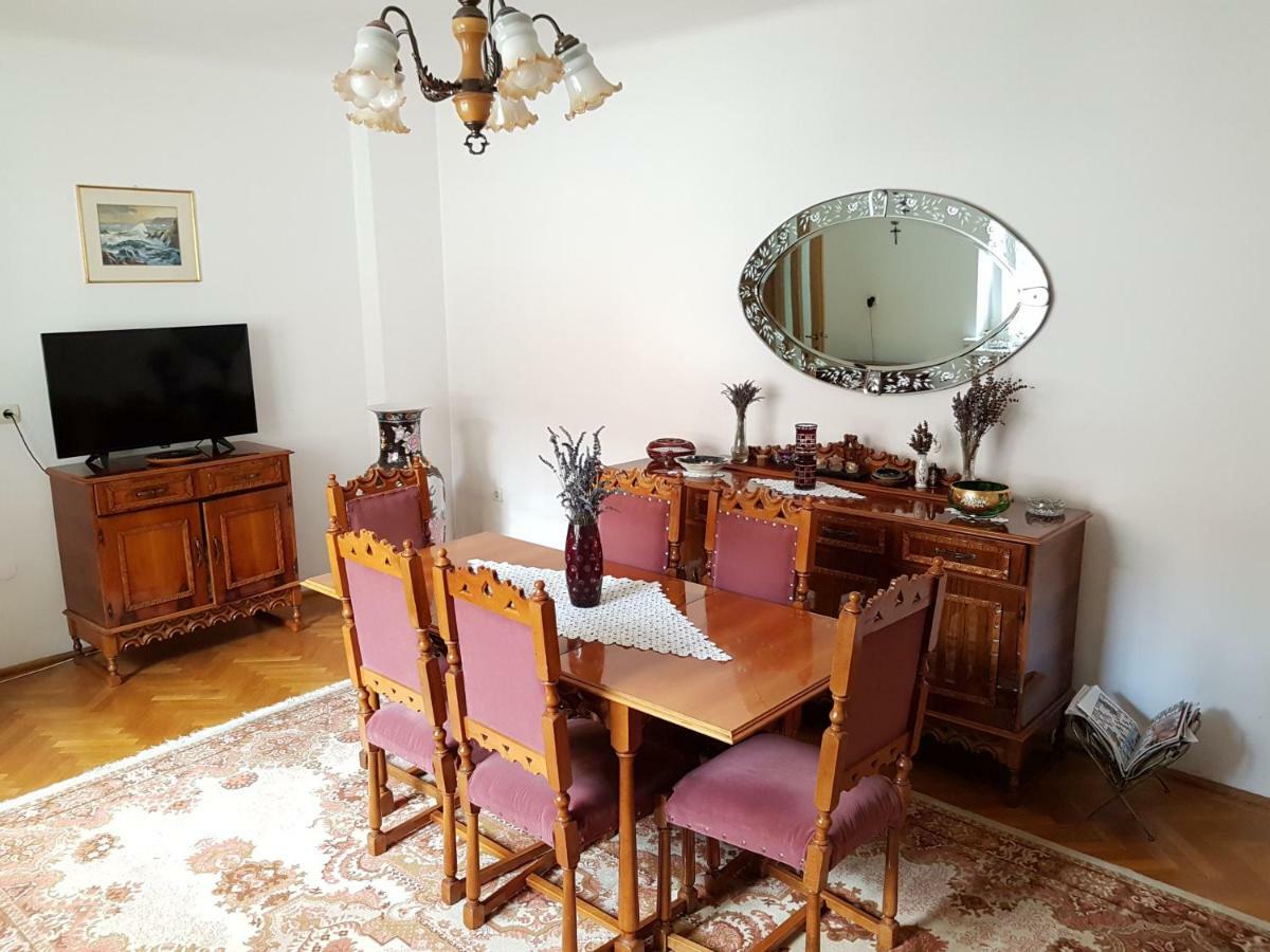 Casa Bunicilor Villa Colonia Sase Martie Eksteriør bilde