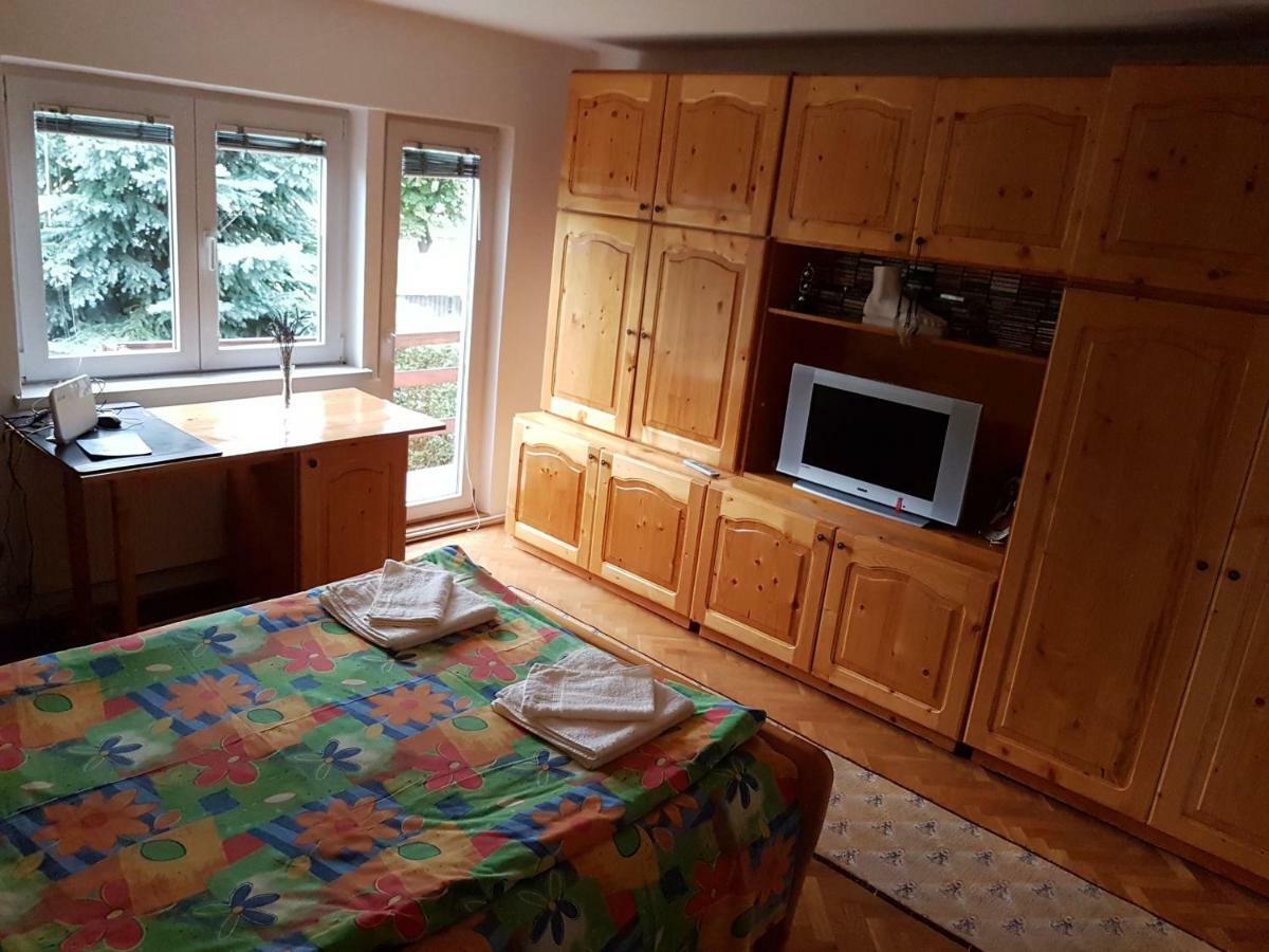 Casa Bunicilor Villa Colonia Sase Martie Eksteriør bilde