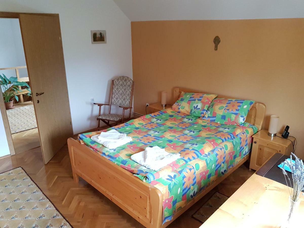 Casa Bunicilor Villa Colonia Sase Martie Eksteriør bilde