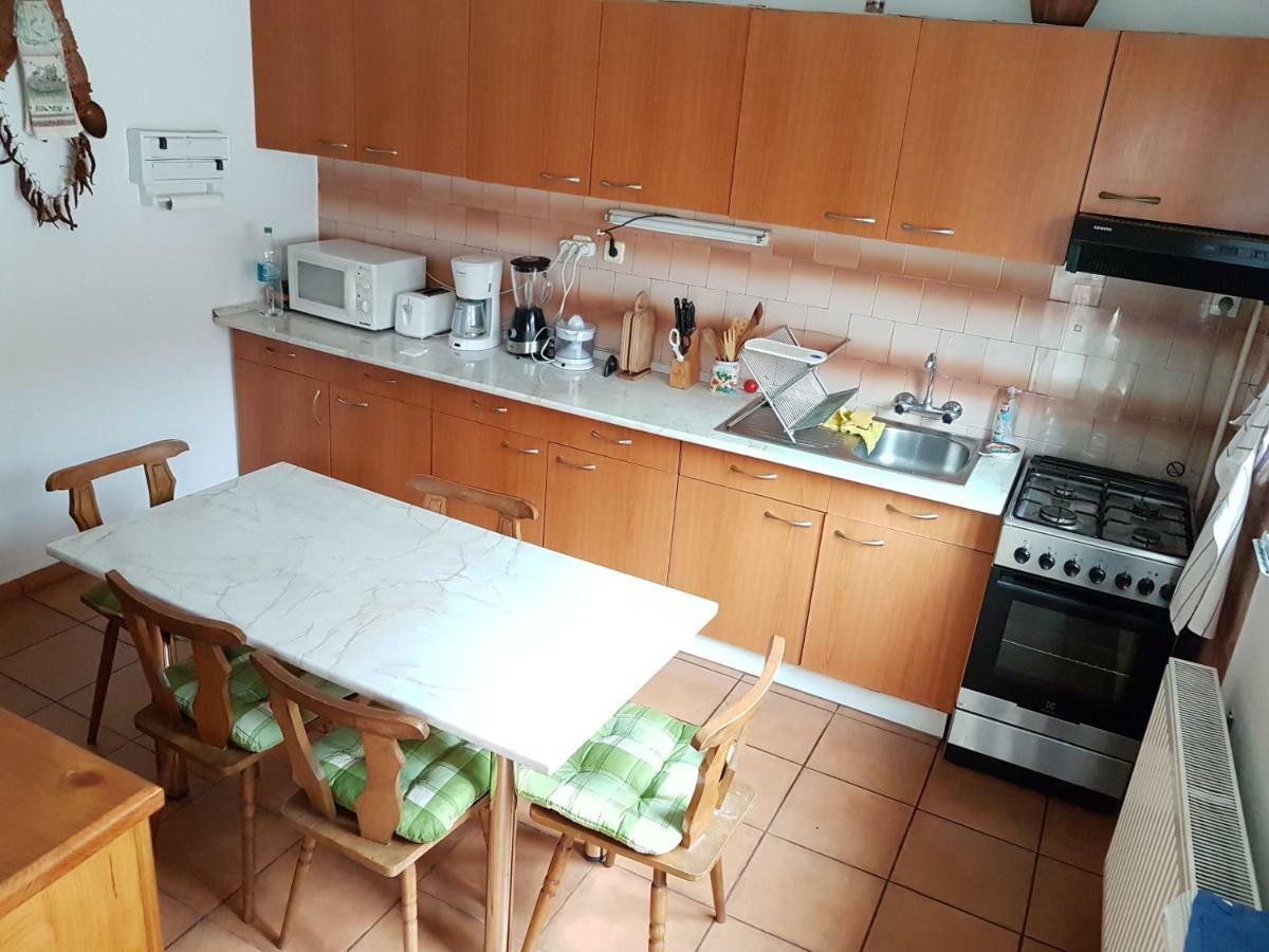 Casa Bunicilor Villa Colonia Sase Martie Eksteriør bilde